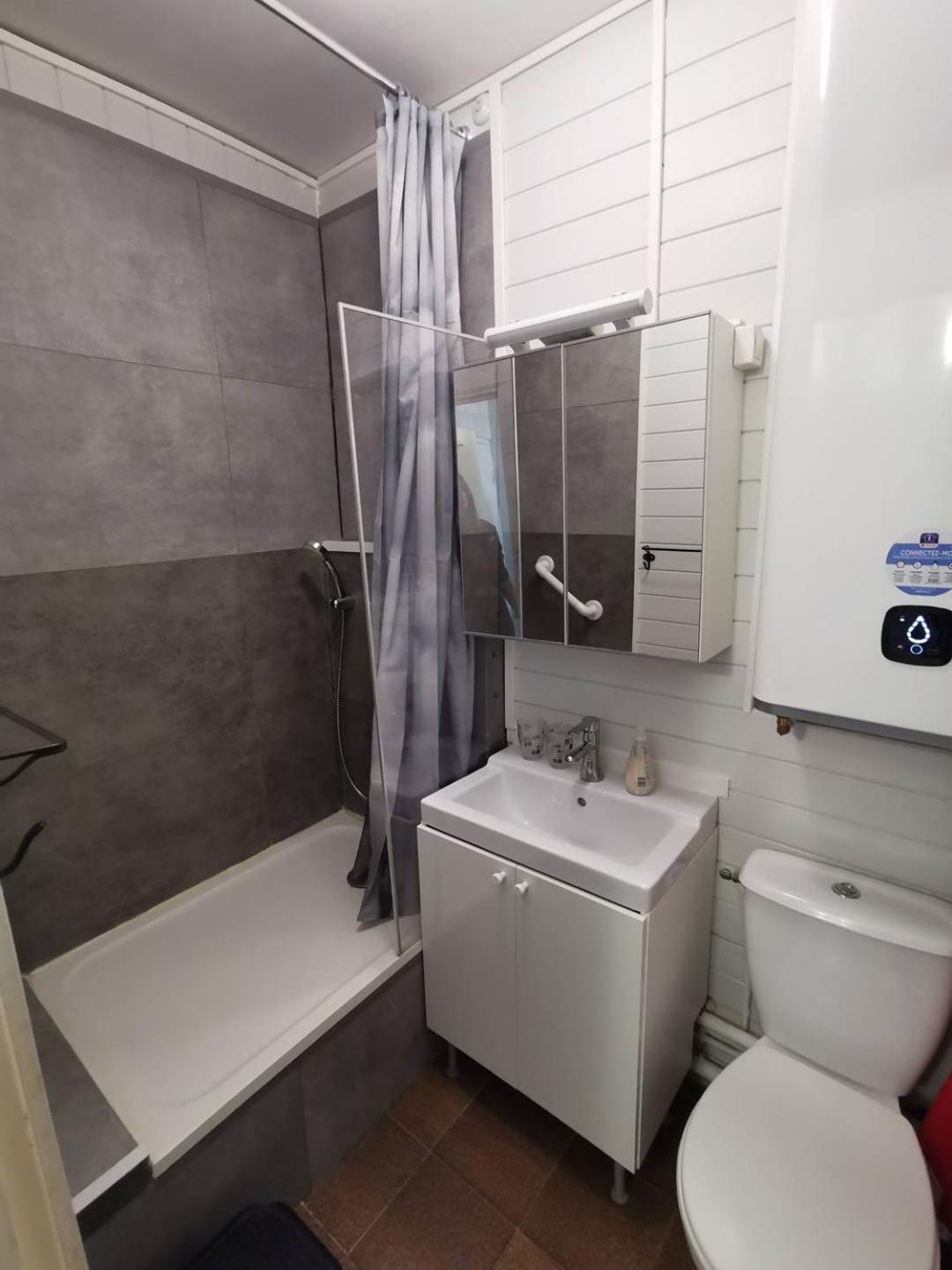 As18262 - En Centre Apartment *
